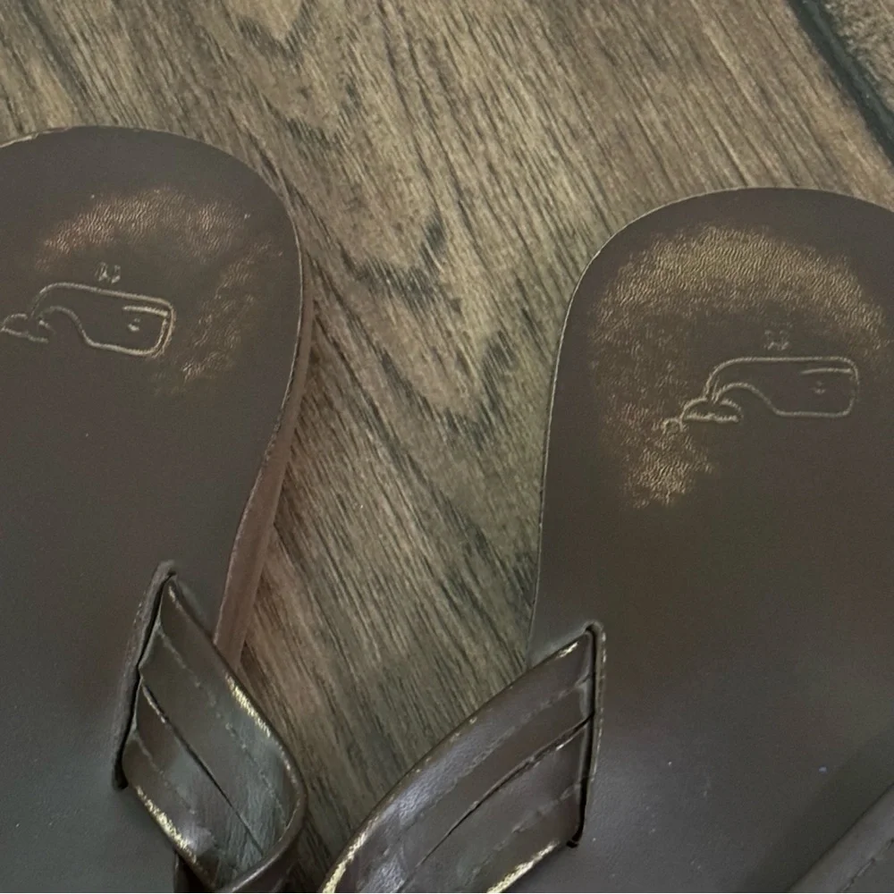 Vineyard Vines Leather Flip Flops